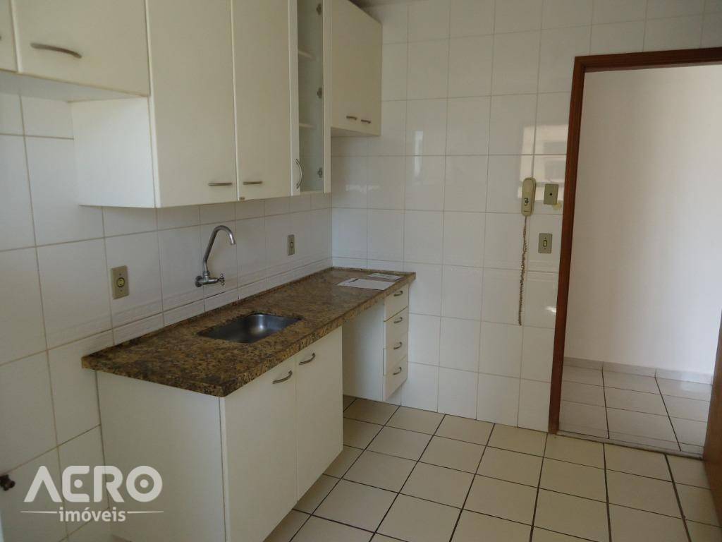 Apartamento à venda com 3 quartos, 76m² - Foto 8