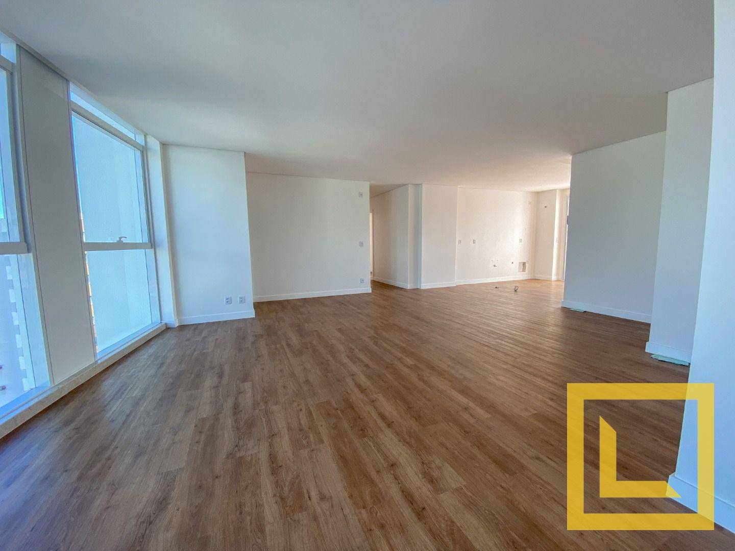 Apartamento à venda com 3 quartos, 149m² - Foto 4