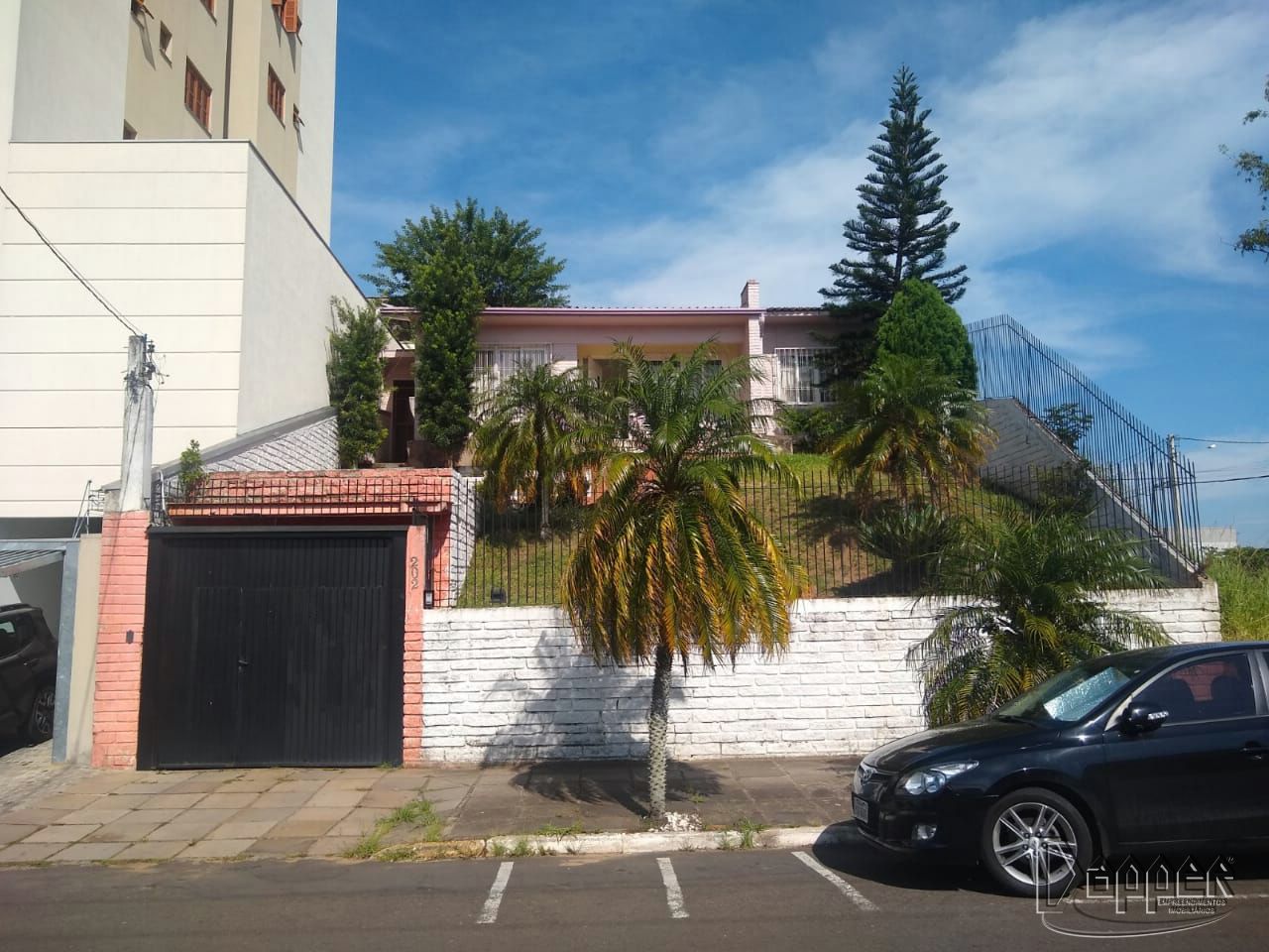 Casa à venda com 3 quartos, 142m² - Foto 1