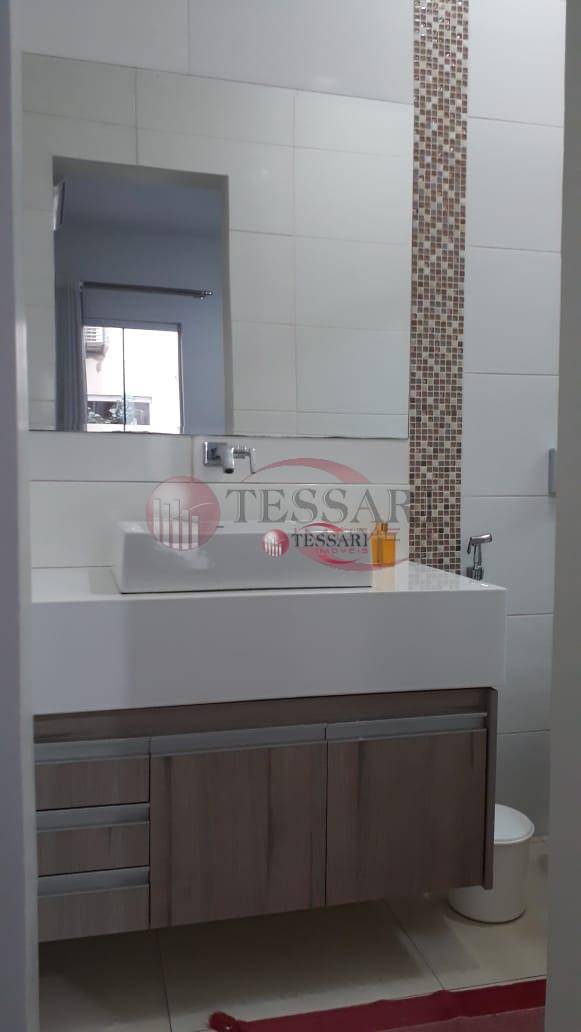 Casa à venda com 2 quartos, 140m² - Foto 2