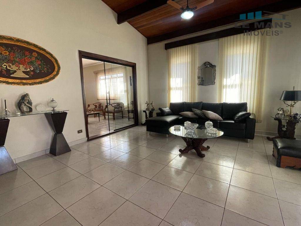 Casa à venda com 3 quartos, 240m² - Foto 9