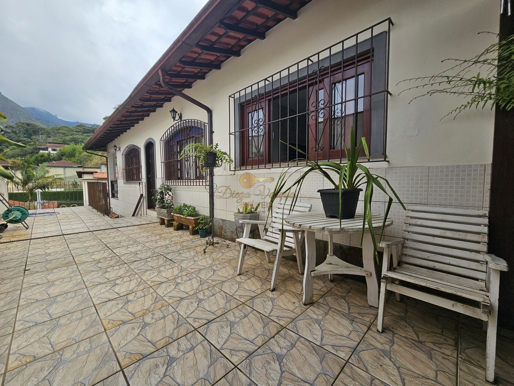 Casa à venda com 3 quartos, 200m² - Foto 1