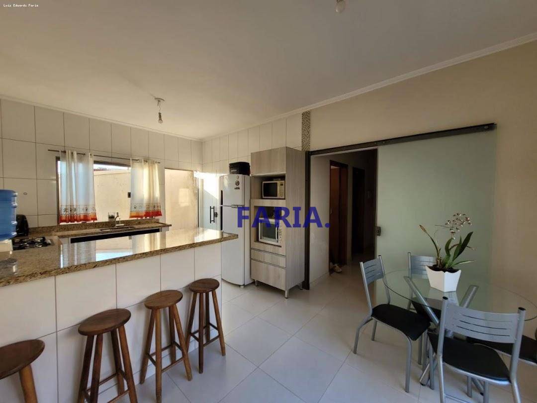 Casa à venda com 2 quartos, 100m² - Foto 6