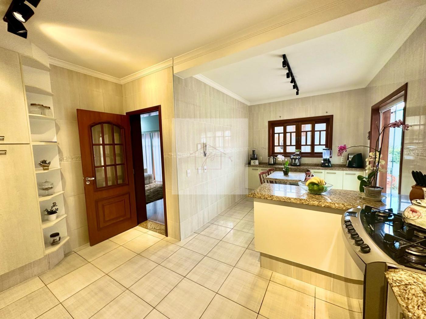 Casa à venda com 3 quartos, 300m² - Foto 7