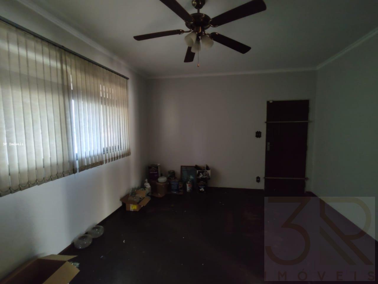 Casa à venda com 3 quartos, 222m² - Foto 9