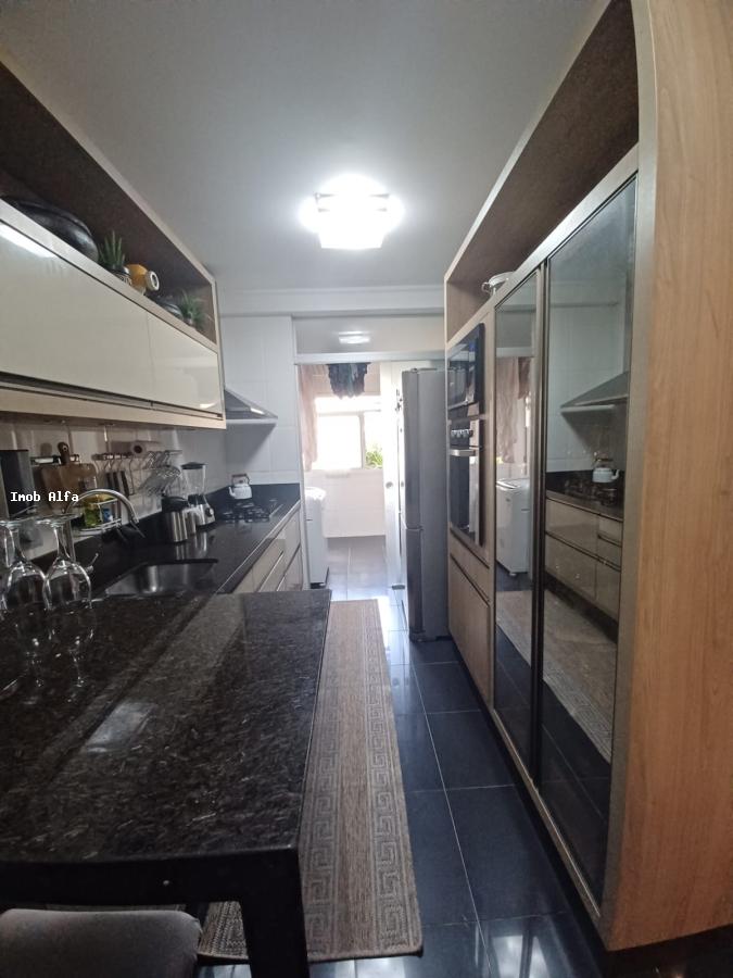 Apartamento à venda com 3 quartos, 180m² - Foto 2