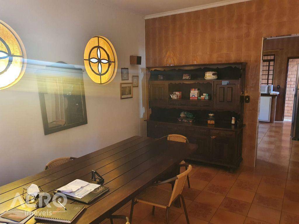 Casa à venda com 4 quartos, 342m² - Foto 16