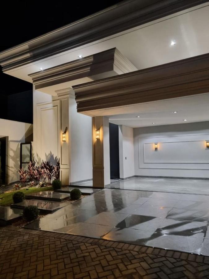 Casa à venda com 3 quartos, 212m² - Foto 3
