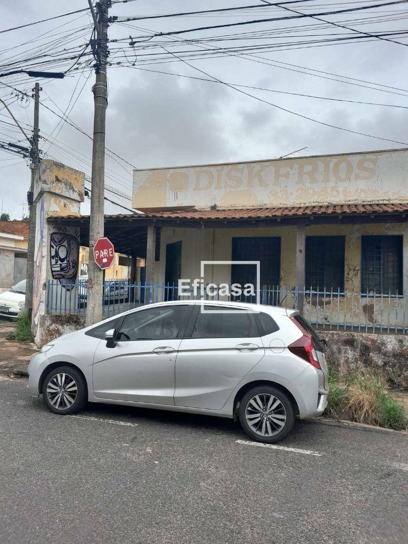 Casa à venda com 3 quartos, 450m² - Foto 2