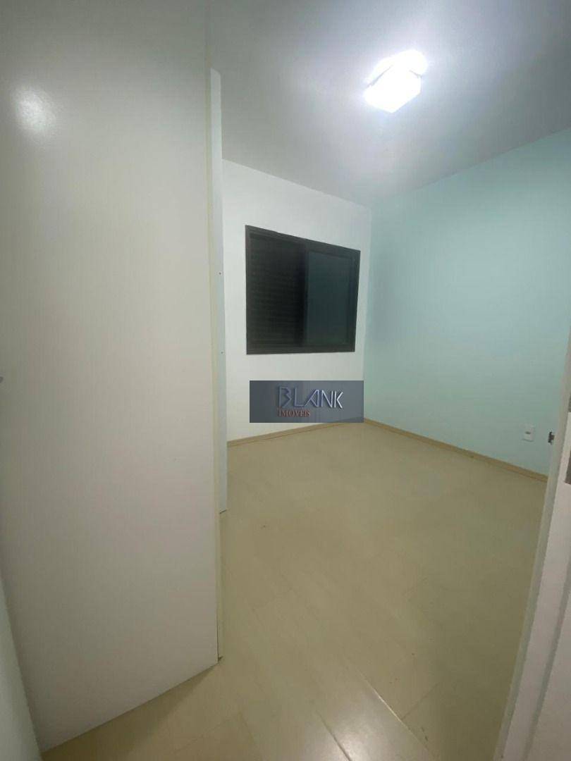 Apartamento para alugar com 3 quartos, 95m² - Foto 13