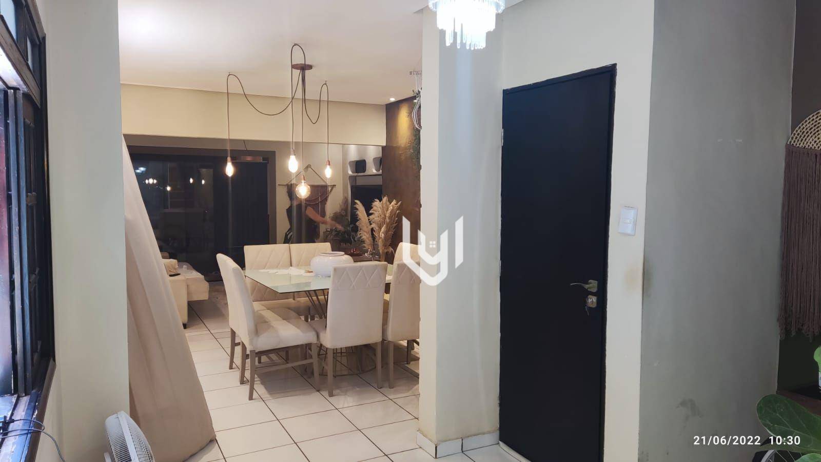 Casa à venda com 4 quartos, 250m² - Foto 4