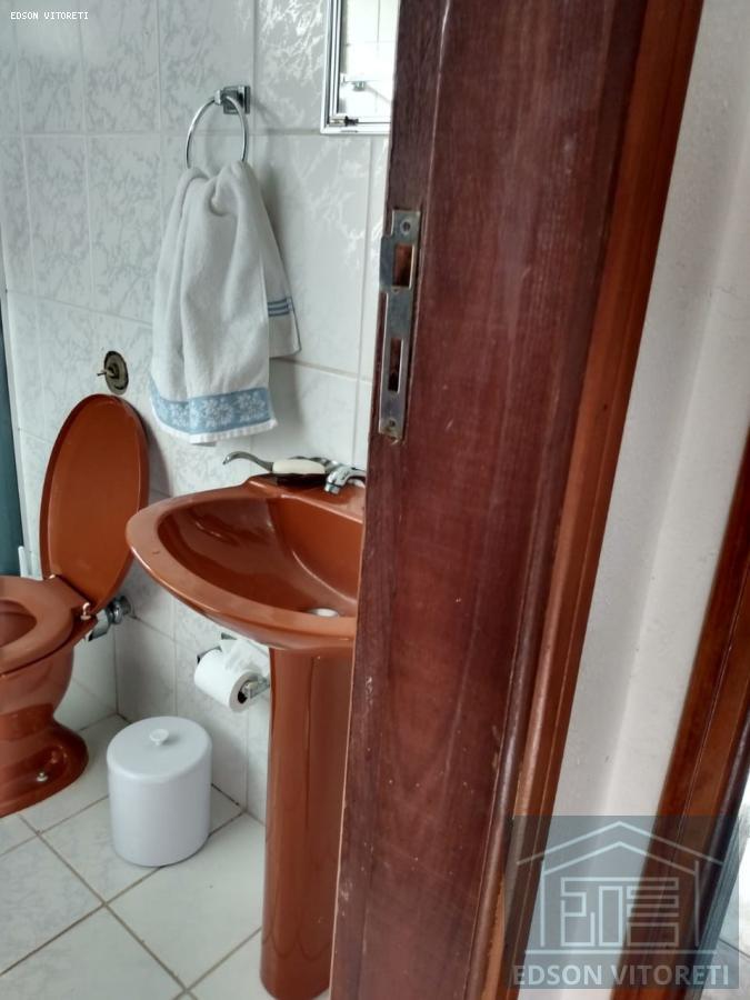 Casa à venda com 2 quartos, 72m² - Foto 18