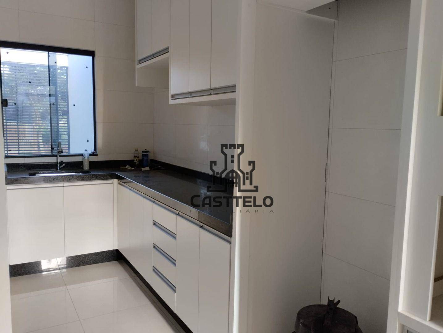 Casa à venda com 3 quartos, 80m² - Foto 3