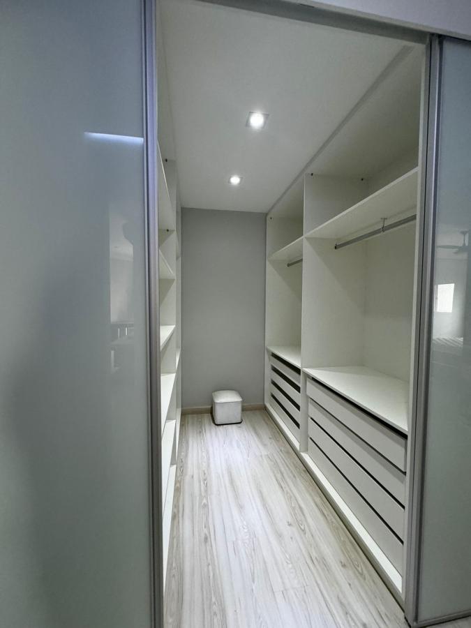 Apartamento para alugar com 3 quartos, 232m² - Foto 10