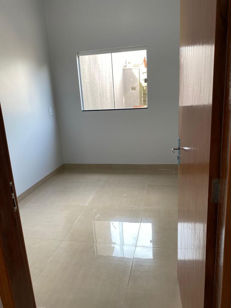 Casa à venda com 3 quartos, 70m² - Foto 2