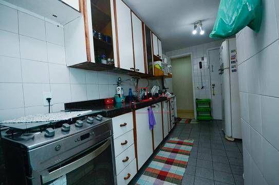 Apartamento à venda com 2 quartos, 80m² - Foto 32