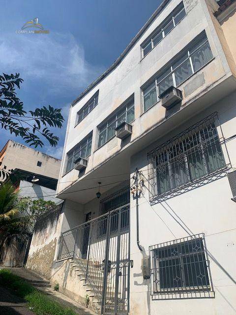 Casa à venda com 3 quartos, 600m² - Foto 2
