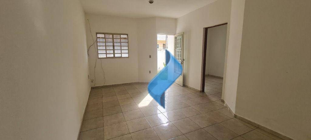 Casa para alugar com 2 quartos, 80m² - Foto 4