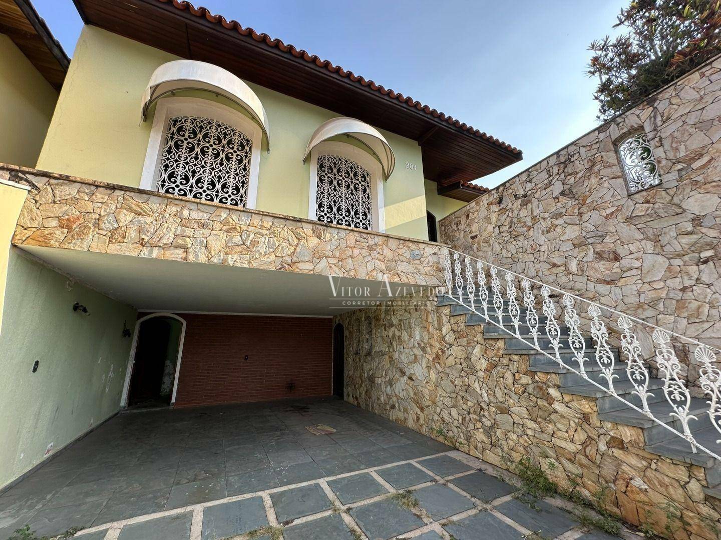 Casa à venda com 3 quartos, 256m² - Foto 1