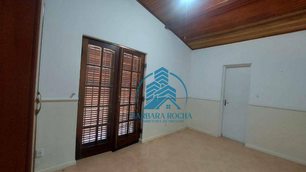 Casa à venda com 6 quartos, 252m² - Foto 12