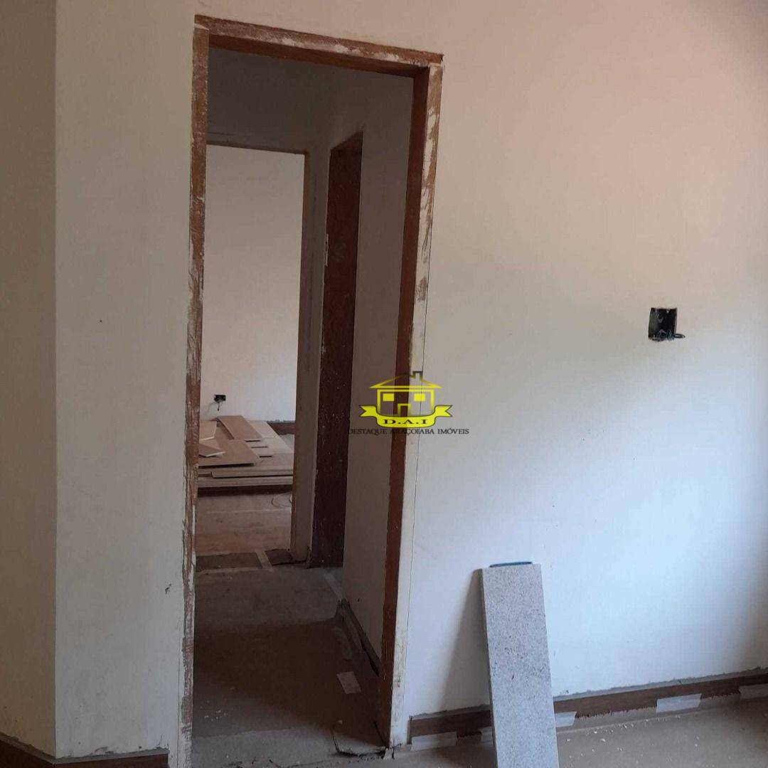 Casa à venda com 3 quartos, 220m² - Foto 14