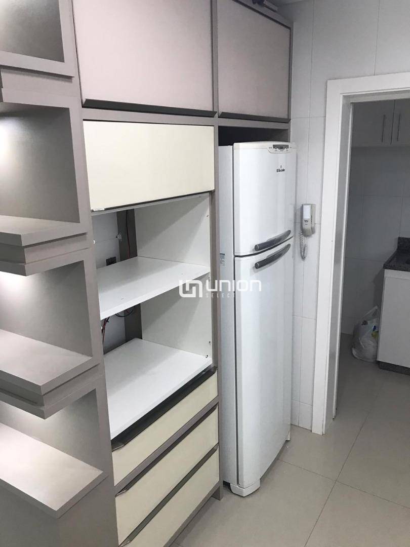 Apartamento à venda com 3 quartos, 121m² - Foto 7