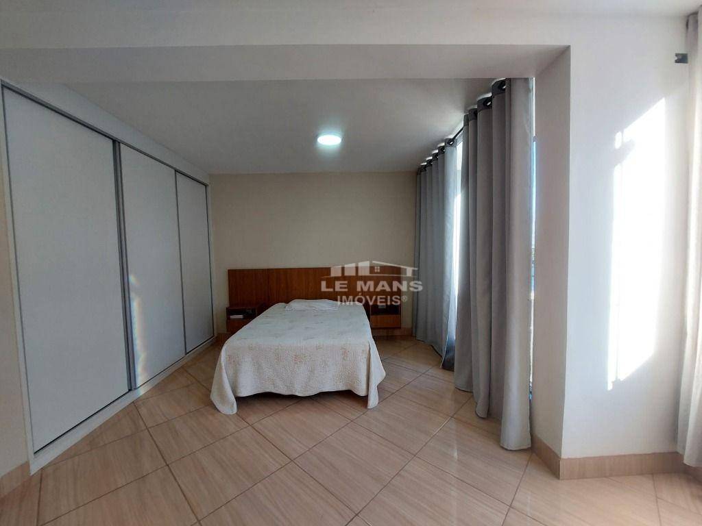 Casa à venda com 5 quartos, 240m² - Foto 17