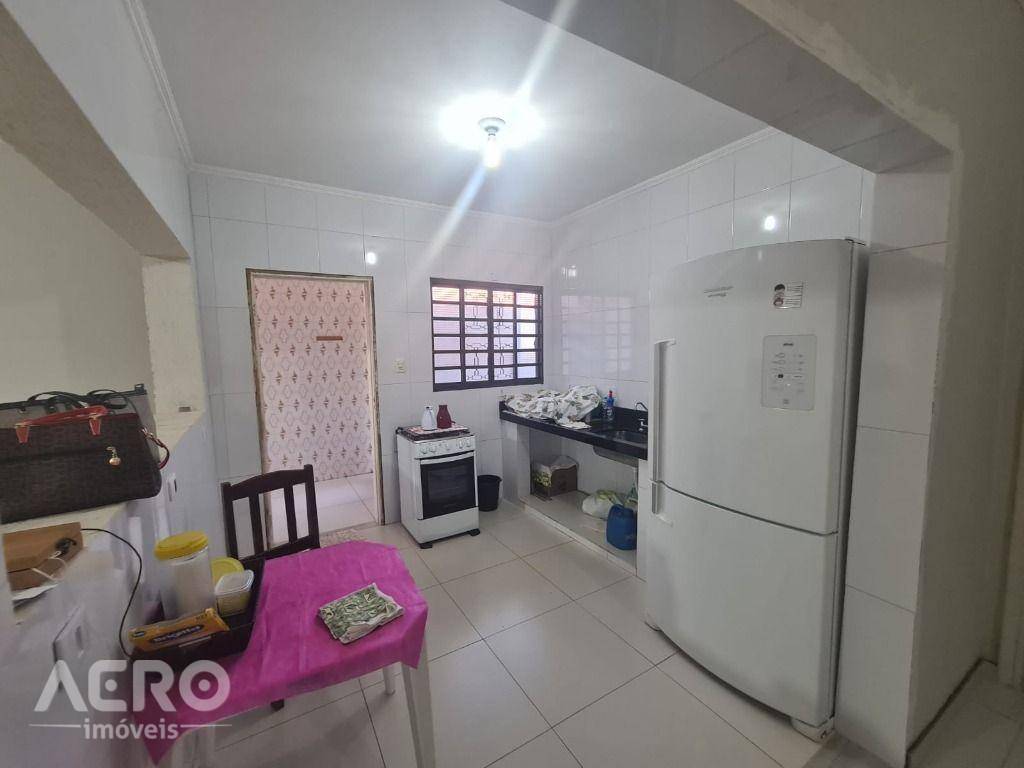 Casa à venda com 2 quartos, 216m² - Foto 5