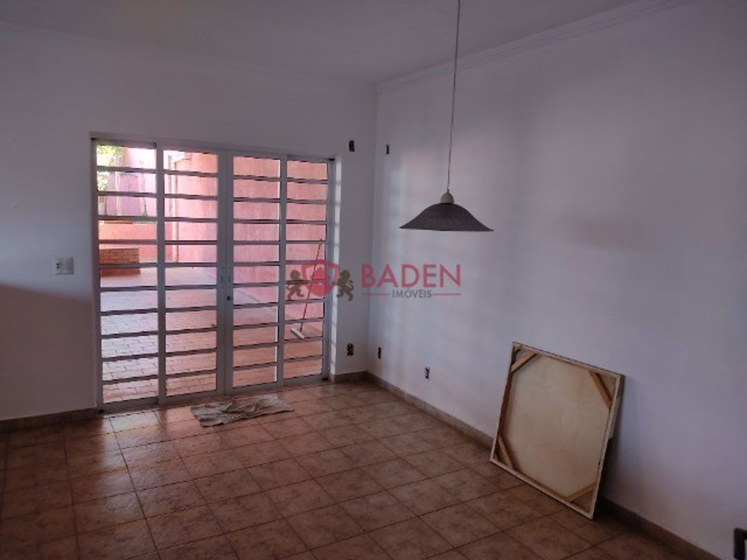 Casa à venda com 3 quartos, 250m² - Foto 4