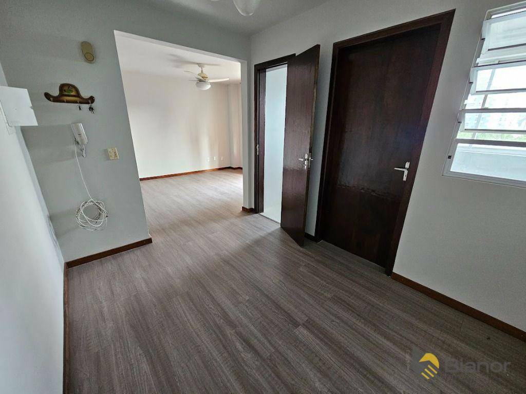 Apartamento à venda com 3 quartos, 159m² - Foto 4