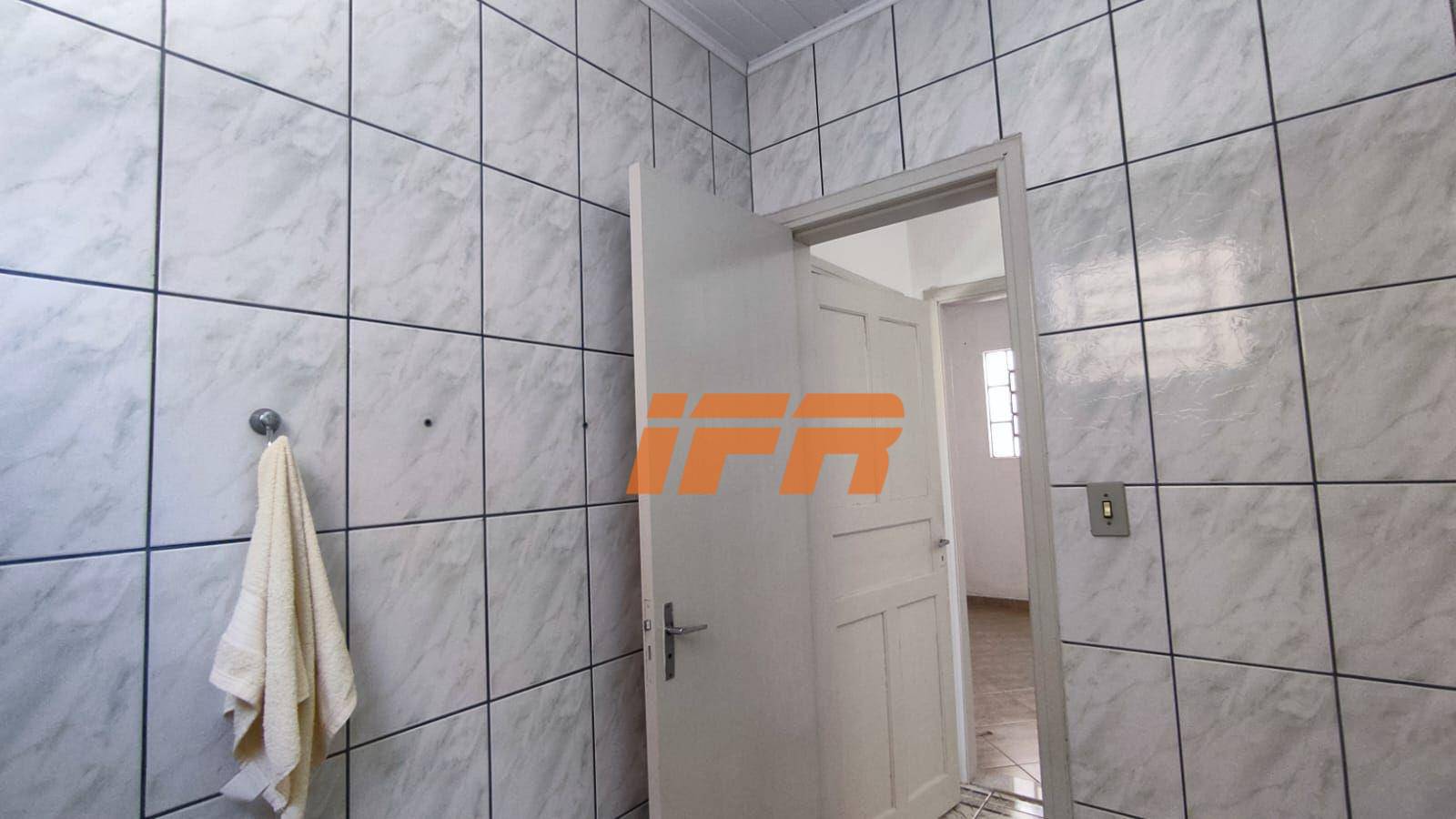 Casa à venda com 2 quartos, 170m² - Foto 17