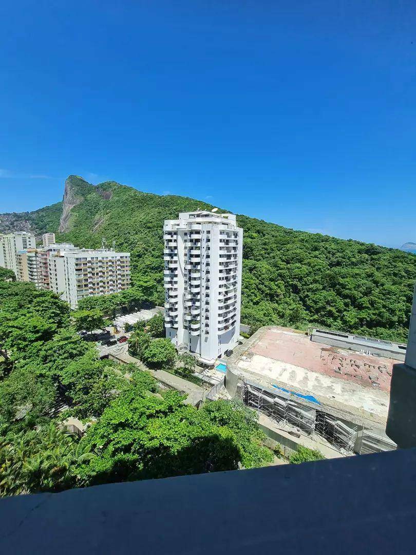 Apartamento à venda com 3 quartos, 300m² - Foto 1