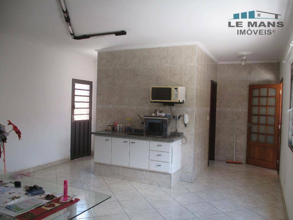 Casa à venda com 2 quartos, 220m² - Foto 11