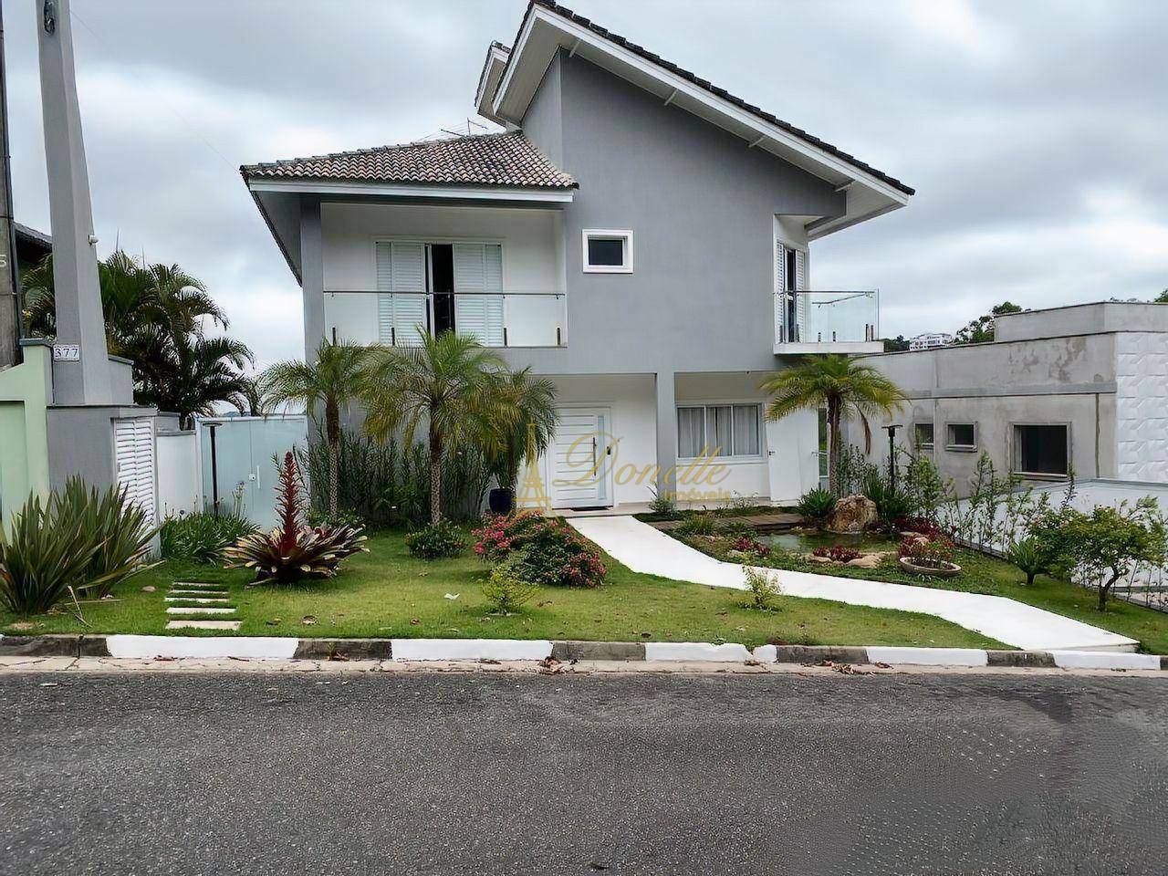 Sobrado à venda com 3 quartos, 380m² - Foto 1