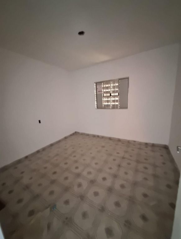 Casa à venda com 1 quarto, 180m² - Foto 3