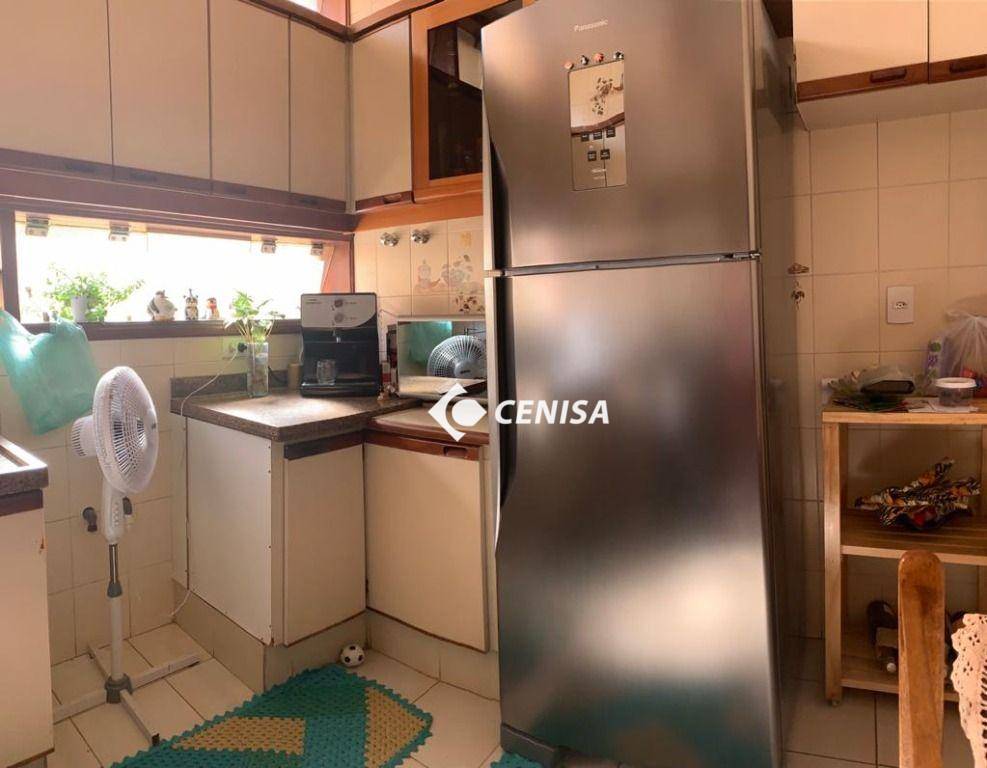 Casa à venda com 3 quartos, 200m² - Foto 26