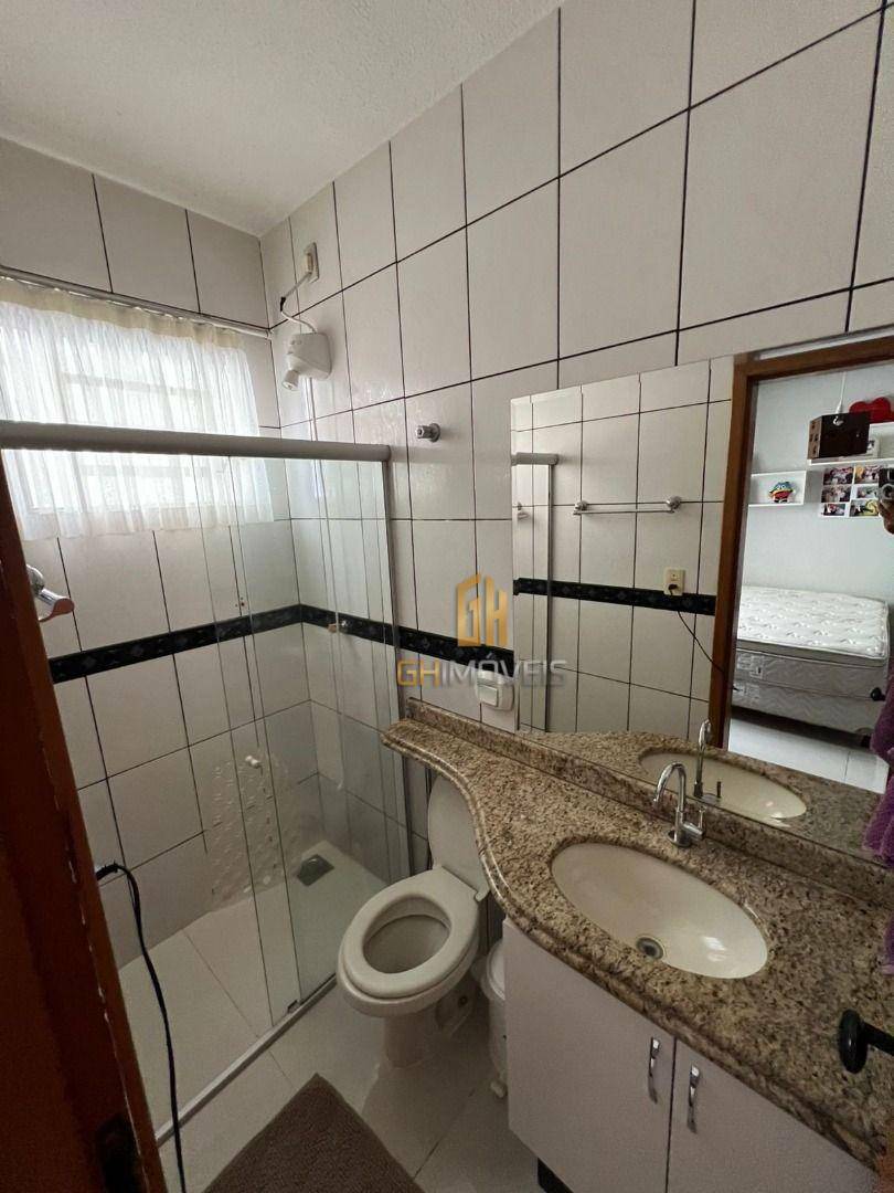 Casa à venda com 3 quartos, 240m² - Foto 14