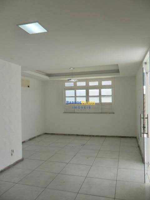 Casa para alugar com 3 quartos, 250m² - Foto 5