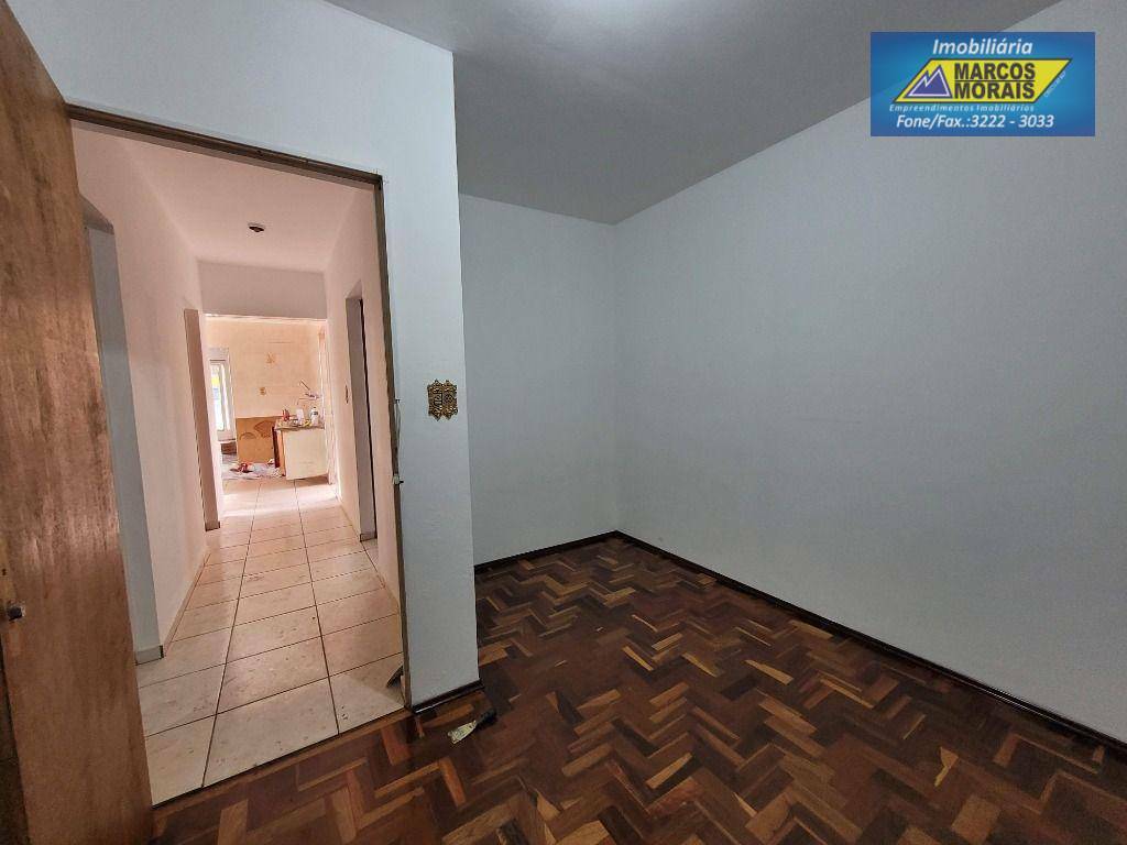 Casa para alugar com 4 quartos, 200m² - Foto 15