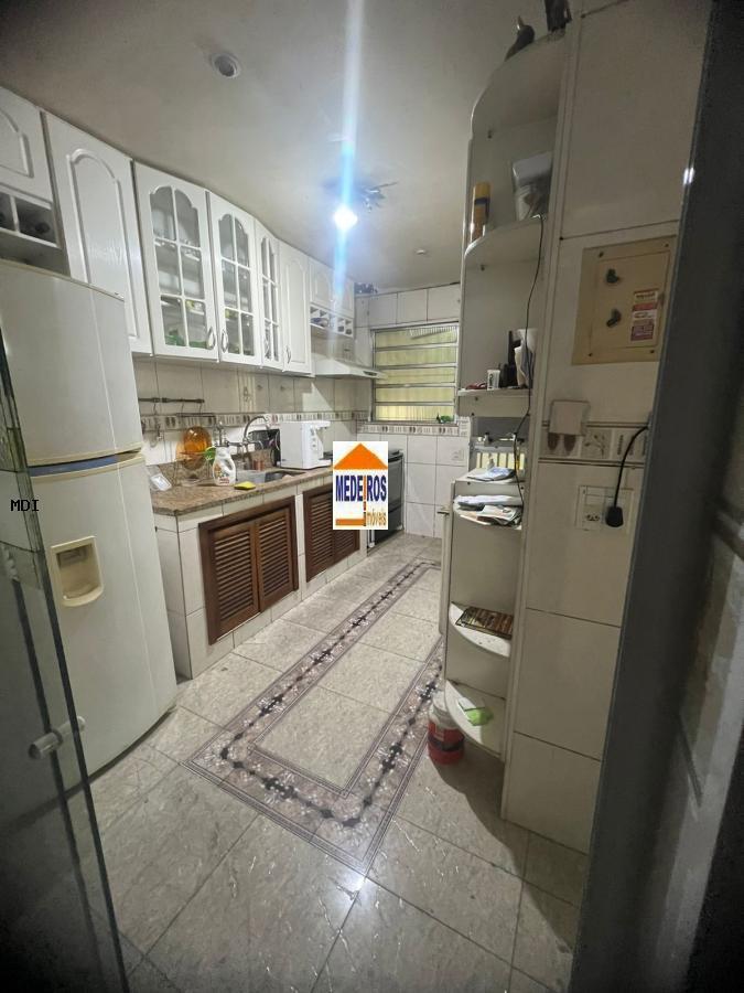 Casa à venda com 4 quartos, 210m² - Foto 16