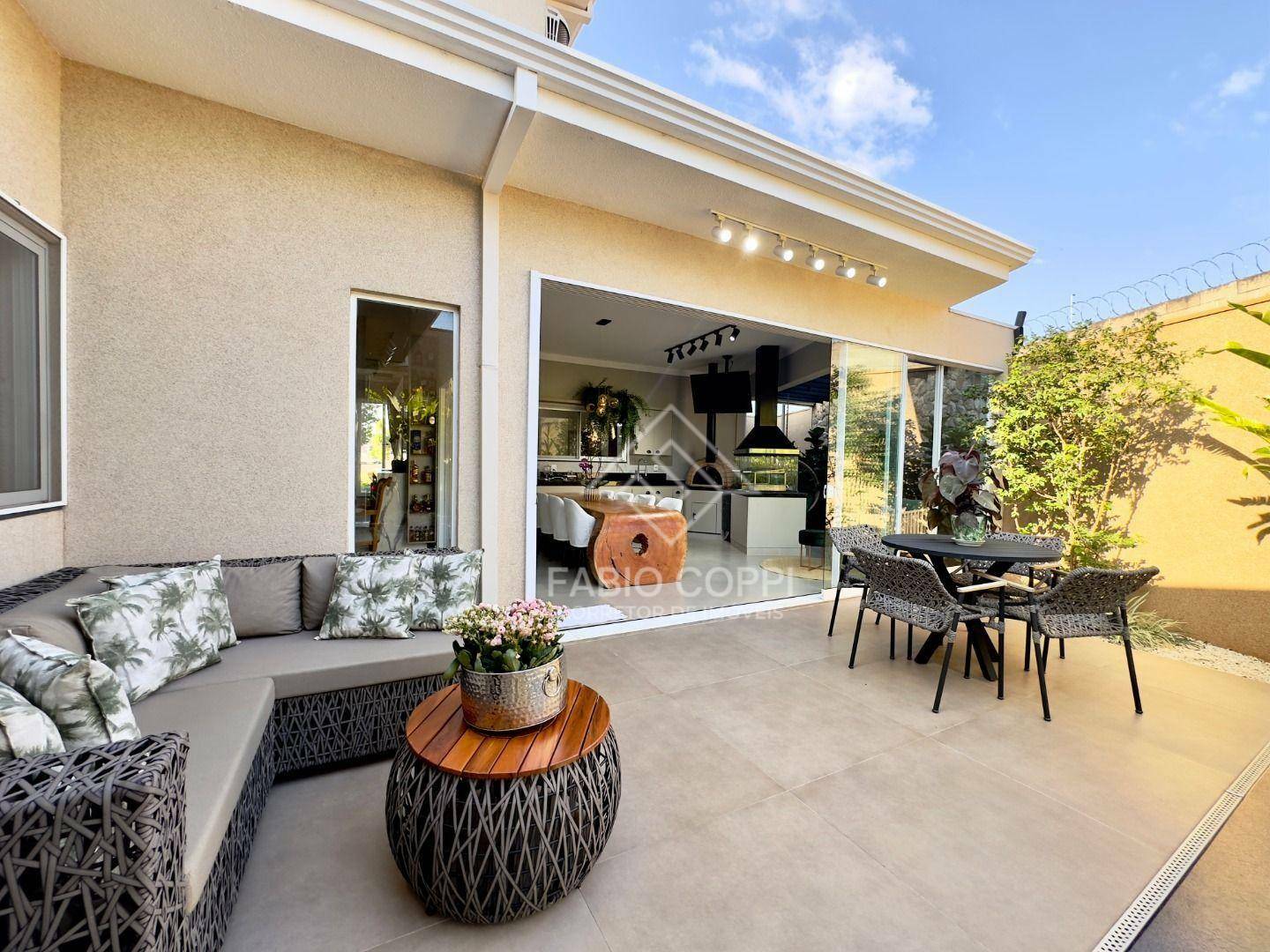 Casa de Condomínio à venda com 4 quartos, 289m² - Foto 4