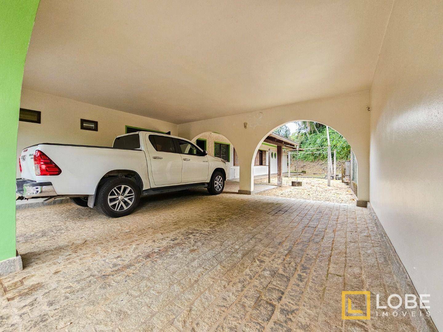 Casa à venda com 3 quartos, 306m² - Foto 2