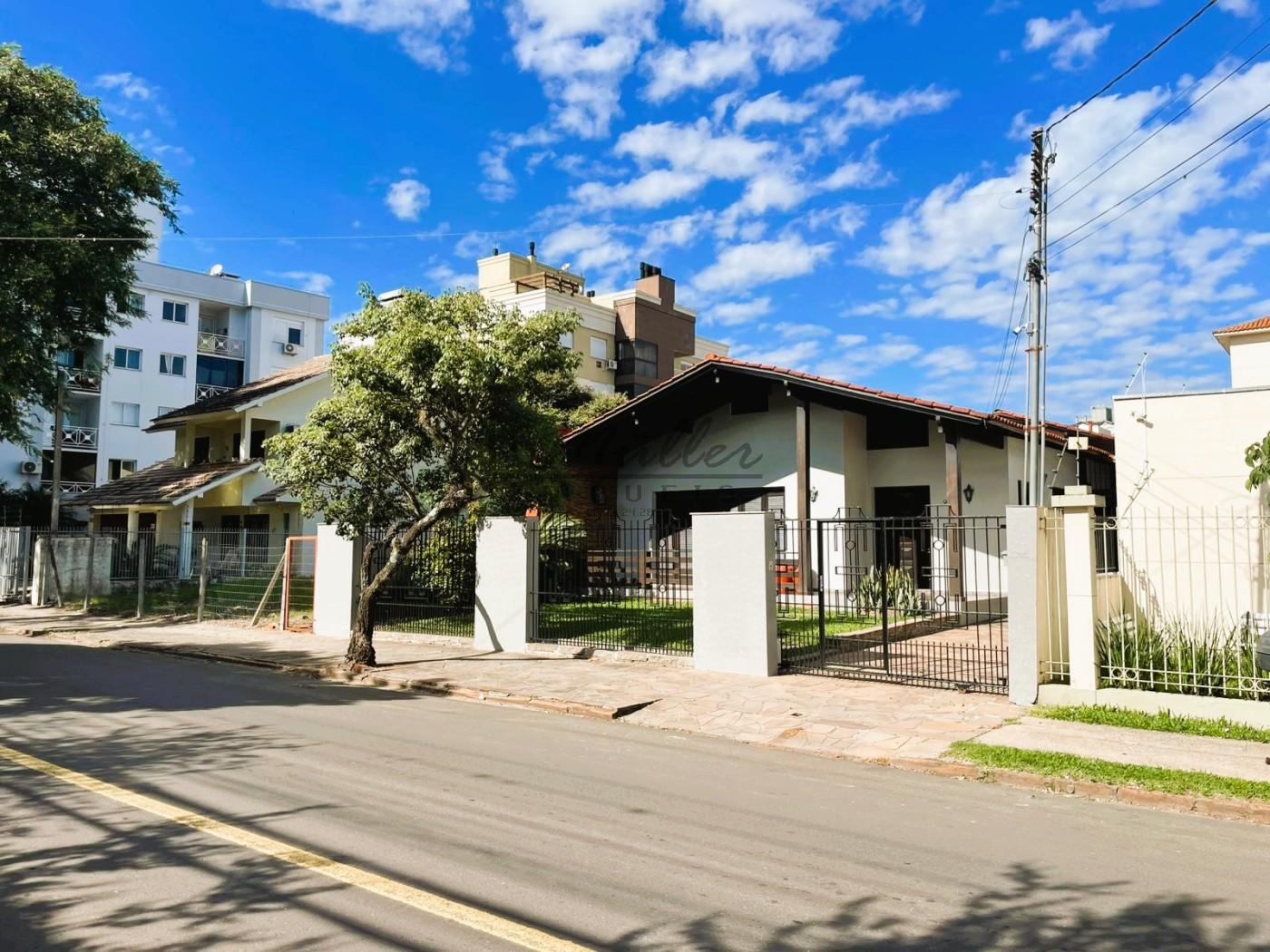 Casa à venda com 3 quartos, 285m² - Foto 2