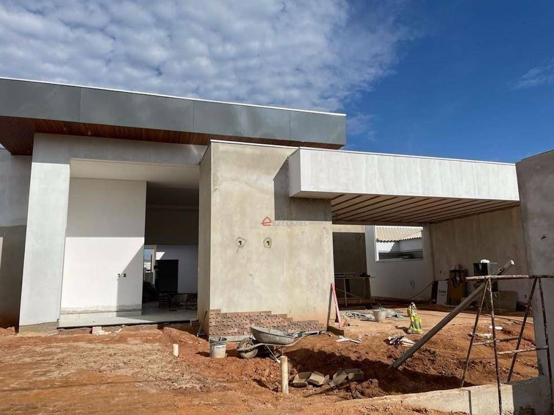 Casa à venda com 3 quartos, 240m² - Foto 1