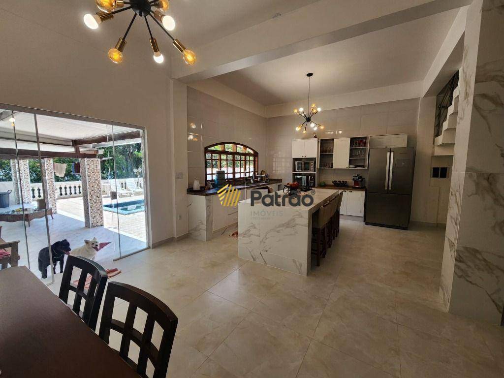 Chácara, 4 quartos, 304 m² - Foto 1