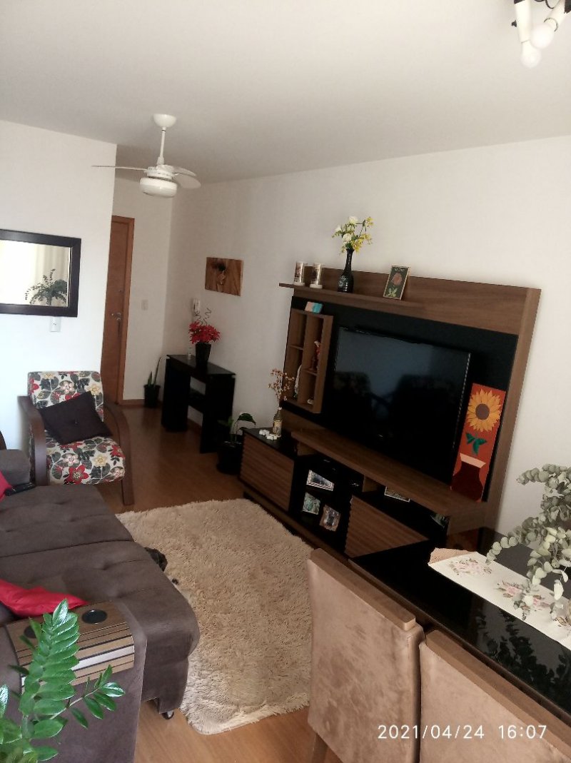 Apartamento à venda com 2 quartos, 70m² - Foto 1