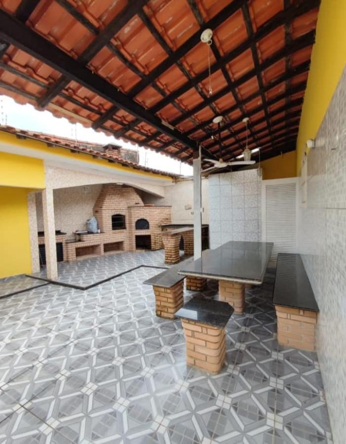 Casa à venda com 3 quartos, 263m² - Foto 1