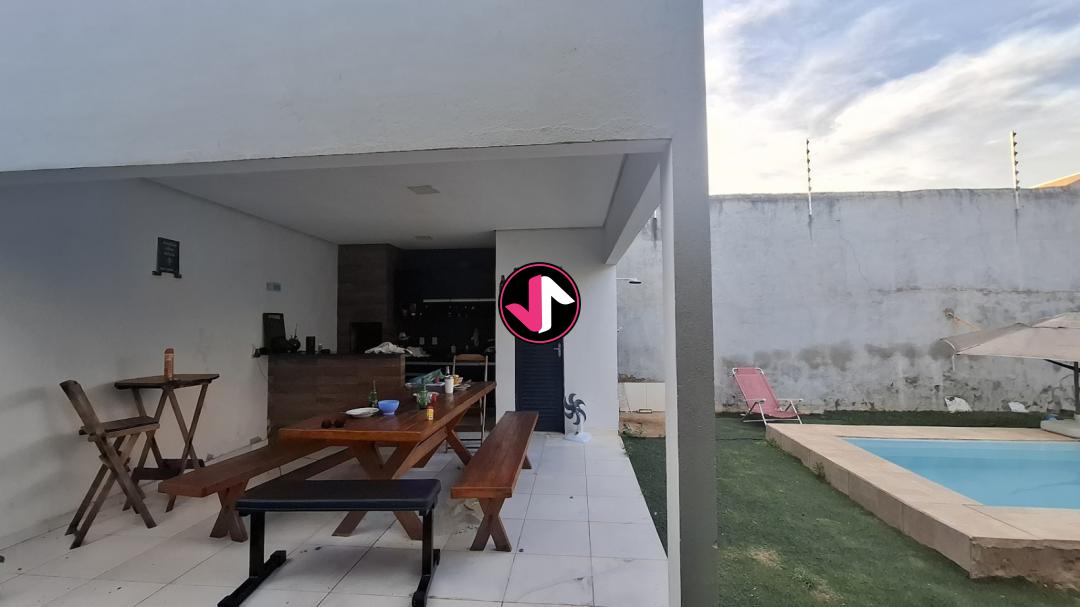Casa à venda com 3 quartos, 120m² - Foto 1