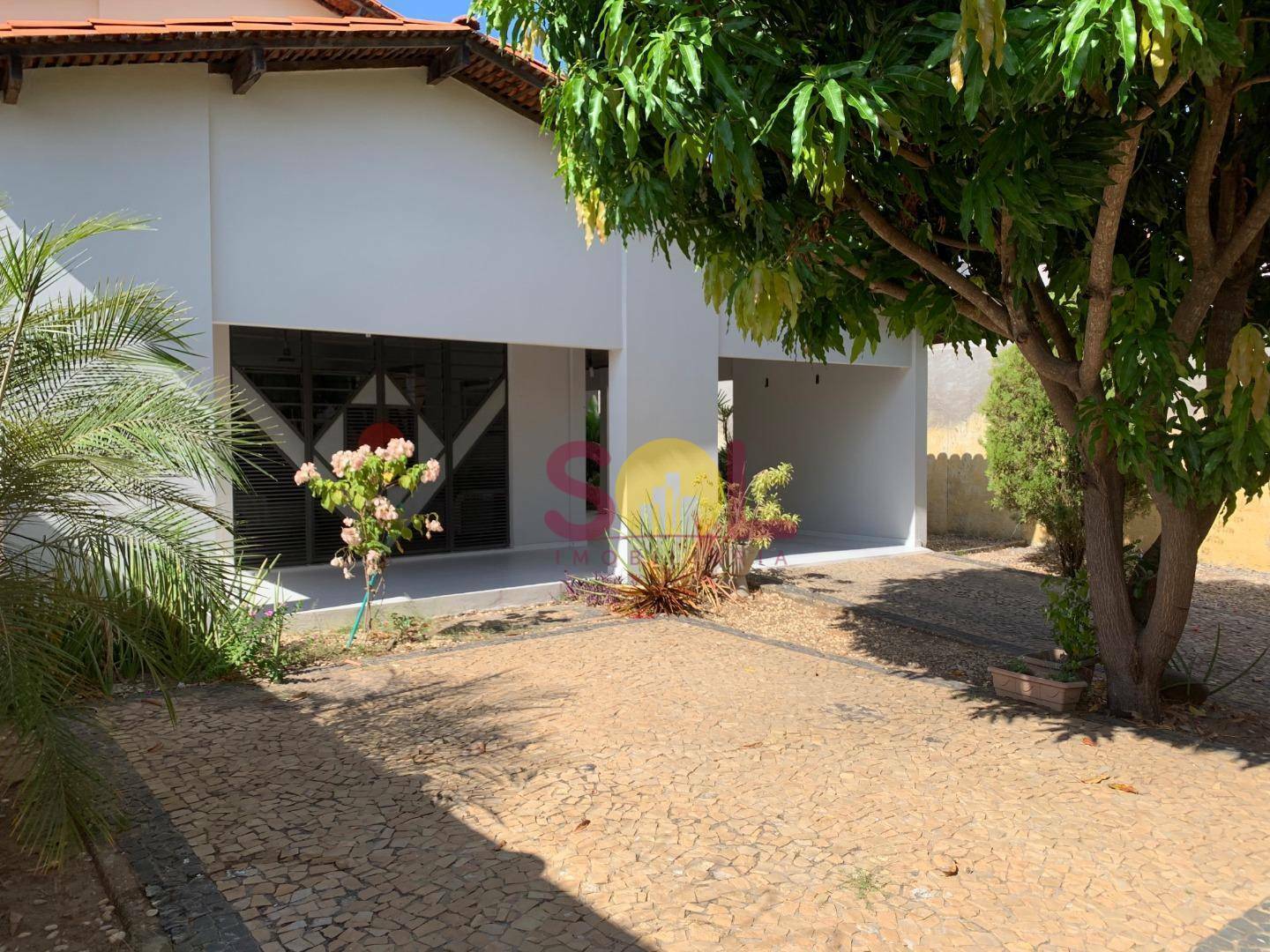 Casa à venda com 4 quartos, 265m² - Foto 2