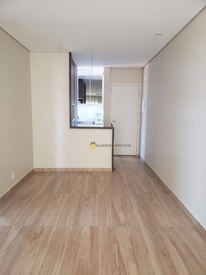 Apartamento à venda com 2 quartos, 64m² - Foto 2